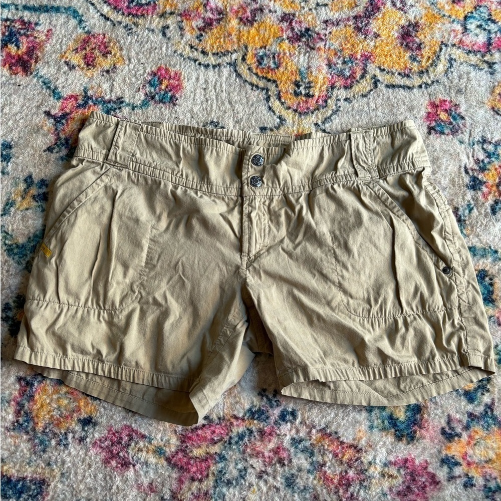 Lolë shorts
